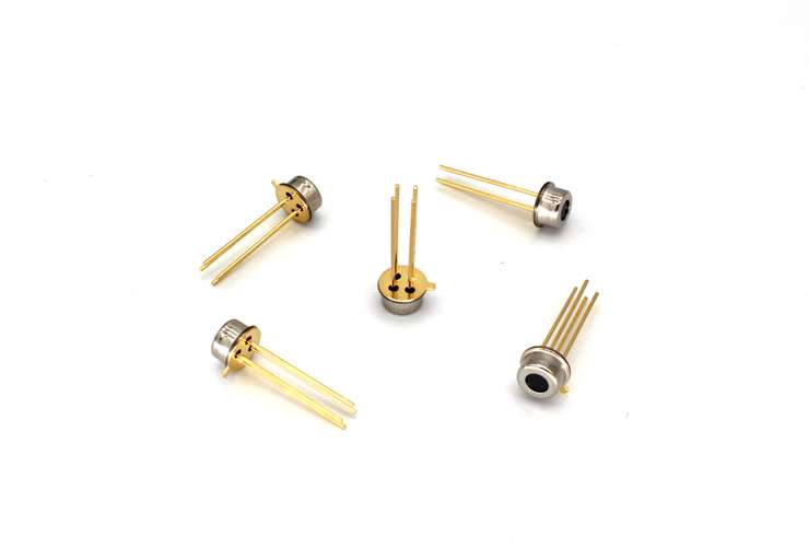 XTP-T450熱電堆紅外傳感器用于非接觸溫度測(cè)量。 產(chǎn)品由紅外濾光片、熱敏電阻等元件，經(jīng)TO-46金屬封裝而成, 具有高可靠性、高靈敏度。